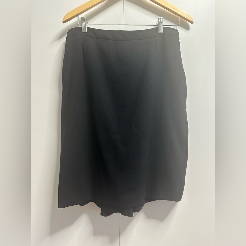 Valentino Black Wool Skirt – Made in Italy – Size M - Picture 3 of 9